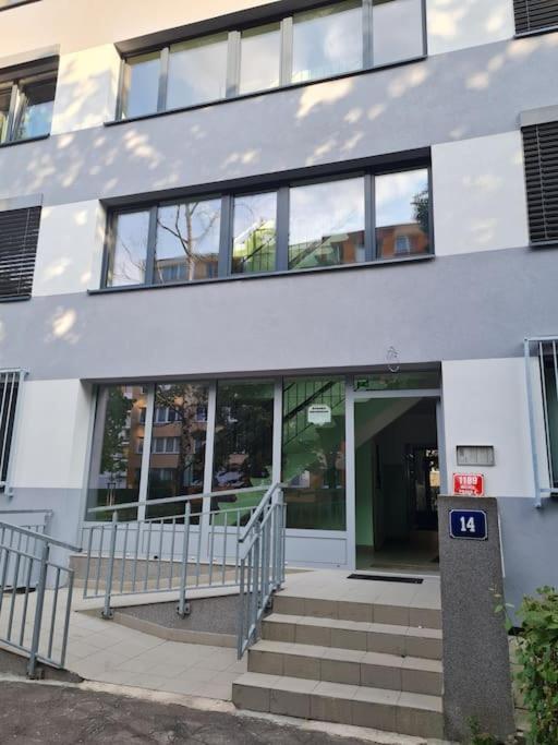 Linhs Place Prague