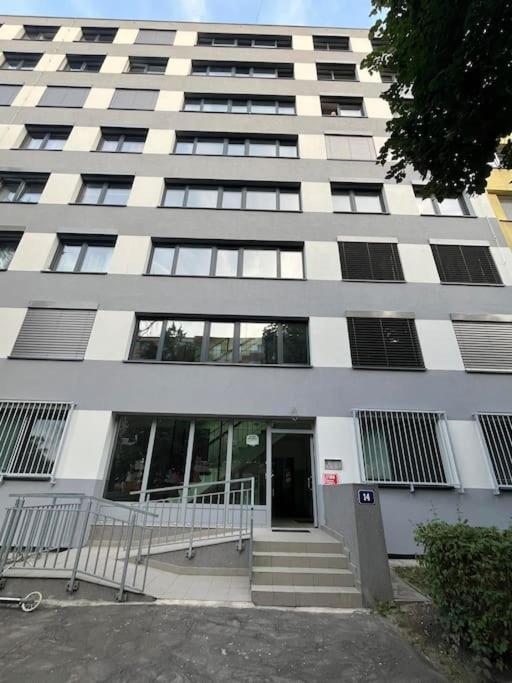 Linhs Place Apartment Prague